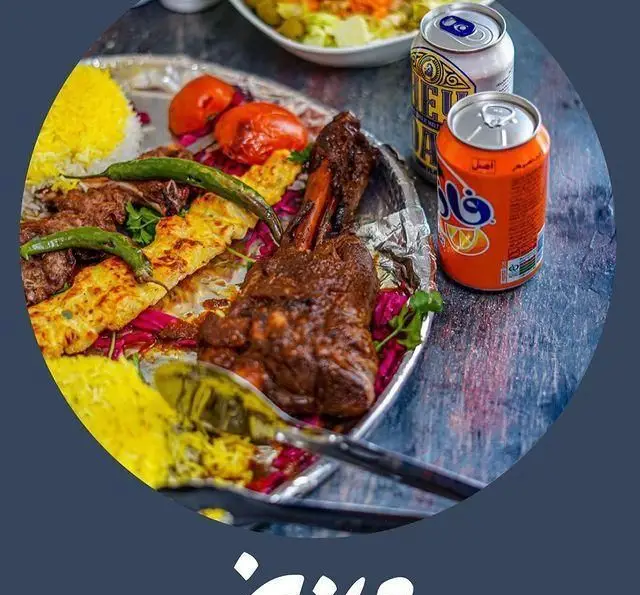 غذای اصیل ایرانی رستوران شاندیز: سینی کباب میکس (کوبیده و جوجه)، ماهیچه گوسفندی با برنج زعفرانی، گوجه کبابی و نوشابه