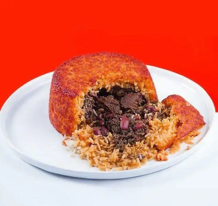 غذای اصیل ایرانی: پلو با ته دیگ طلایی و مغز گوشت و لوبیا قرمز، آماده سرو در رستوران‌های باکیفیت مجتمع تجاری ارگ.