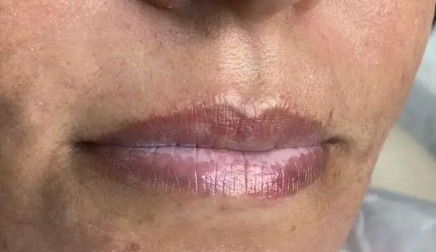 سالن زیبایی کیانا: خدمات تخصصی میکروپیگمنتیشن و شیدینگ لب برای آرایش دائم طبیعی و جذاب. پوست صاف و اپیلاسیون حرفه‌ای.