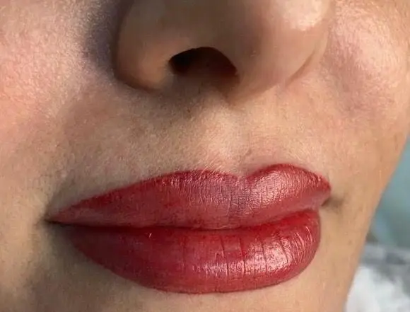 تصویری از نتیجه عالی رژ لب دائم و شیدینگ لب طبیعی در سالن زیبایی و اپیلاسیون کیانا با بهترین متدها.