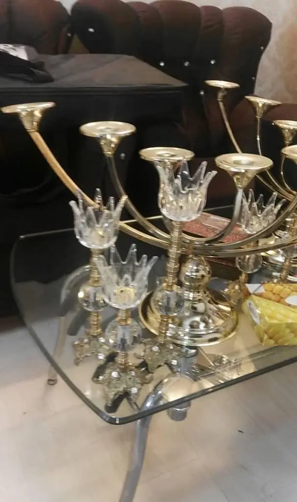 شمعدان طلایی و کریستالی لوکس، مناسب کرایه برای مجالس و مراسم از تجهیزات و ظروف کرایه ستاره. دکوراسیون شیک و زیبا.