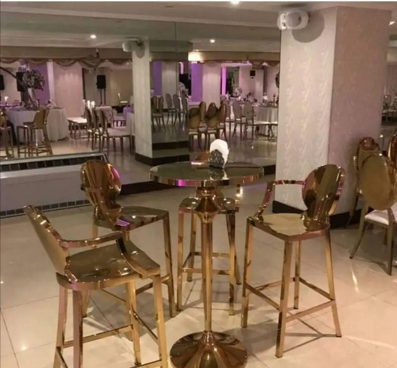 تجهیزات کرایه ستاره: اجاره میز و صندلی طلایی لوکس، ست‌های مبلمان مدرن برای دکوراسیون تالار و جشن‌ها، مناسب انواع مراسم.