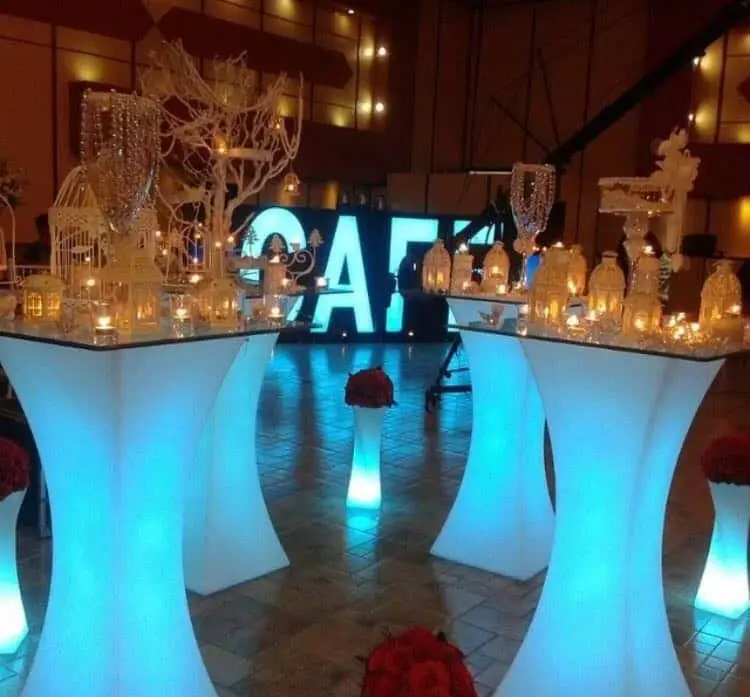میزهای نورانی کرایه‌ای مدرن برای دکوراسیون شیک مراسم، مهمانی و جشن‌ها، اجاره از تجهیزات و ظروف کرایه ستاره.