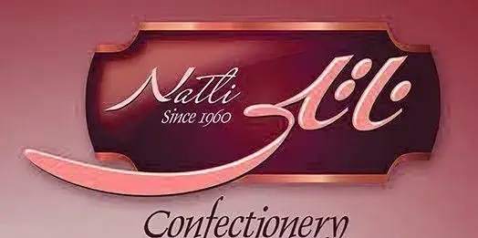 لوگوی شیرینی ناتلی (Natli)، قنادی معتبر با سابقه از سال 1960. ارائه‌دهنده انواع کیک، دسر و شیرینی‌های تازه و باکیفیت.