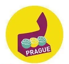 لوگوی قنادی پراگ PRAGUE: جعبه شیرینی بنفش با سه شیرینی گرد آبی و زرد. نماد کسب‌وکار شیرینی‌فروشی، کیک و دسرهای خوشمزه پراگ.