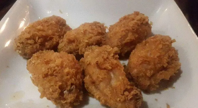 مرغ سوخاری تازه و کریسپی میخوش، با رنگ طلایی و طعمی بی‌نظیر. گزینه‌ای عالی برای تجربه لذت فست فود.