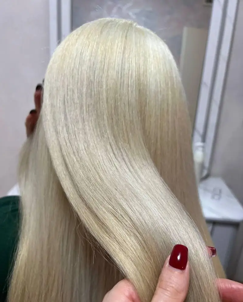 آرلا بیوتی: مدل موی بلوند جدید و جذاب، کاملاً صاف و درخشان. خدمات تخصصی مو در آرلا بیوتی.