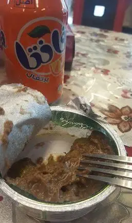 سودا پرتقالی و غذای آماده موسوی. تجربه لذت بخش غذا در رستوران موسوی با نوشیدنی خنک و دسر. غذای تازه و خوشمزه.