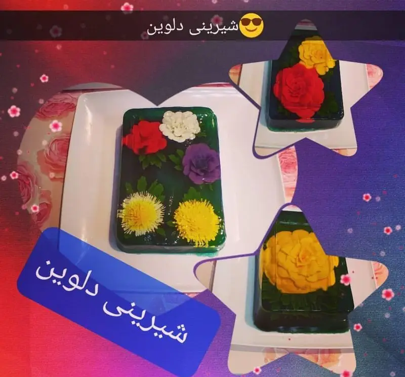ژله‌های گل‌دار و هنرمندانه شیرینی دلوین: ژله مستطیلی با گل‌های متنوع و ژله‌های ستاره‌ای با گل رز قرمز و زرد.