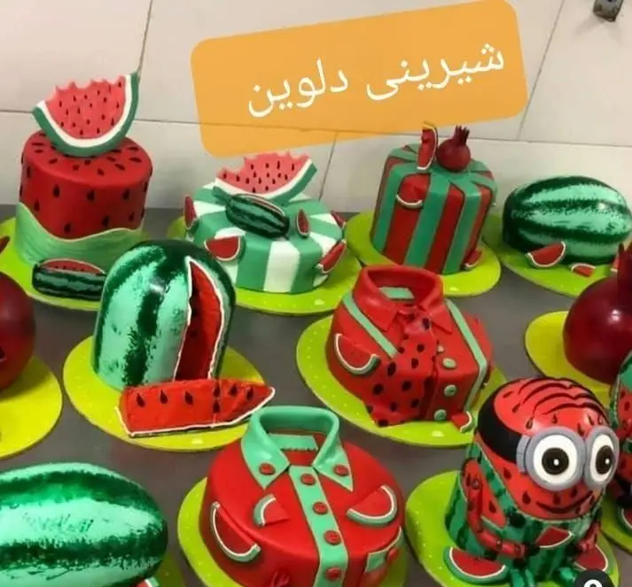 شیرینی دلوین: مجموعه کیک‌های فانتزی با تم هندوانه و یلدا، شامل طرح‌های مینیون، کیک پیراهنی و هندوانه‌های کامل و قاچ.