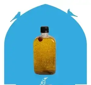 تصویر بطری شیشه‌ای حاوی نوشیدنی سنتی و دلچسب رستوران روحی نگارستان. شربت طبیعی و ارگانیک با مواد اولیه تازه و طعم اصیل.