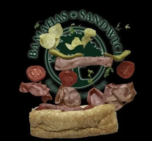 ساندویچ‌ لذیذ با نان ترد، گوشت، گوجه، خیارشور و چیپس سیب‌زمینی؛ طعمی بی‌نظیر از پر پل سوخاری برای تجربه‌ای متفاوت.