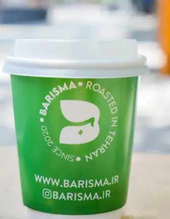 فنجان قهوه سبز باریسما با نوشته "ROASTED IN TEHRAN" و آدرس وبسایت و اینستاگرام. قهوه رست شده در تهران از سال 2020.