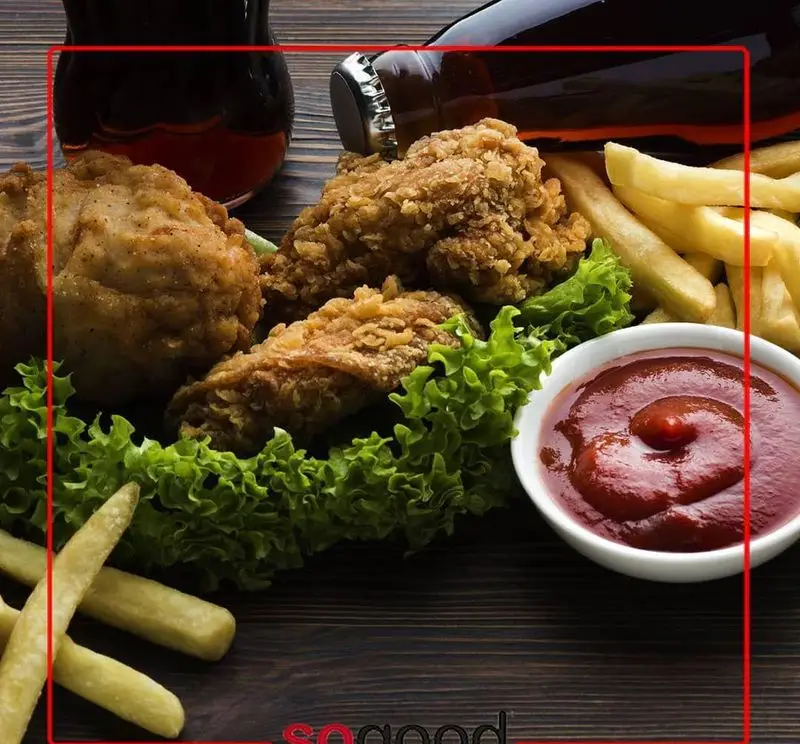 سفارش غذای کی اف سی سوگود ولیعصر: مرغ سوخاری ترد و سیب‌زمینی سرخ کرده با سس و نوشابه، آماده برای لذت بردن از طعمی بی‌نظیر.
