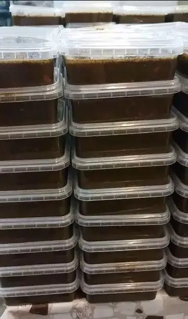 ظروف غذای آماده تهیه شده توسط پارسی آنیسا شعبه یادگار برای ارائه خدمات تهیه غذای شرکتی با رعایت بالاترین استانداردهای بهداشتی.