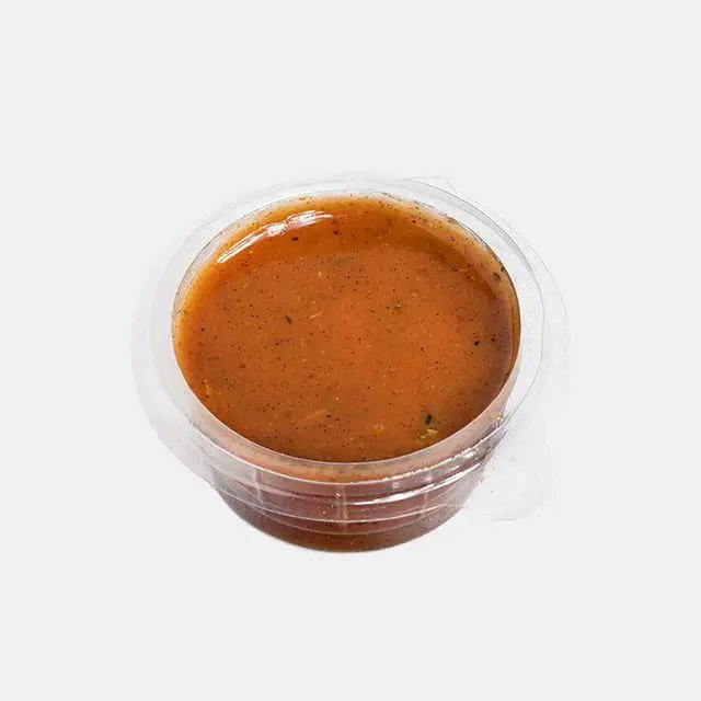 سس مخصوص باروس برگر در ظرف کوچک شفاف، مناسب برای طعم‌دهی به انواع برگر و غذاهای فست فود. سس خوشرنگ و خوش‌طعم.