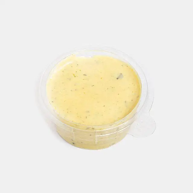 سس مخصوص باروس برگر در ظرف کوچک شفاف، ایده‌آل برای دیپ سیب‌زمینی یا ساندویچ. چاشنی طعم‌دار و خوشمزه رستوران باروس.