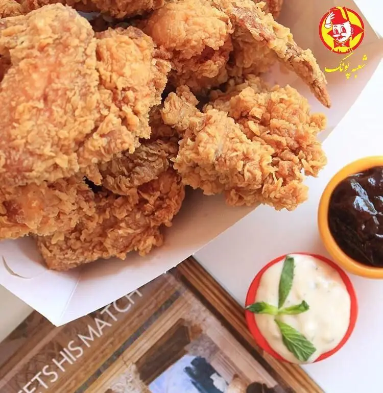 سفارش خوشمزه مرغ سوخاری رستوران البیک: تکه‌های ترد و طلایی مرغ به همراه سس‌های مخصوص باربیکیو و سیر، لذت یک وعده کامل.