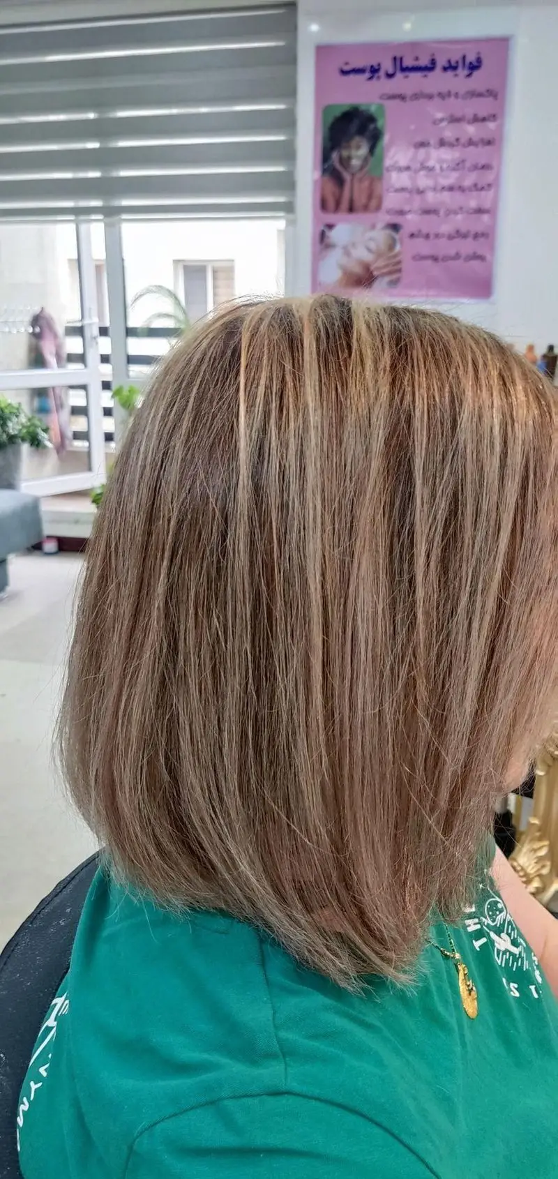 عکس مدل موی باب کوتاه دخترانه با رنگ و لایت عسلی نسکافه‌ای بسیار شیک و جدید مناسب برای ایده رنگ مو در سالن زیبایی تخصصی