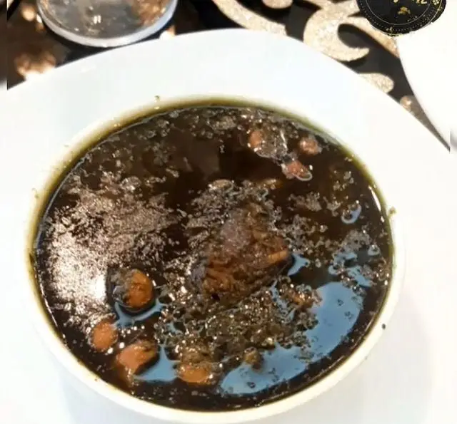 خورشت اصیل و خوشمزه سفره خانه خیام، تجربه‌ای لذیذ از غذای سنتی ایرانی با طعمی بی‌نظیر برای مشتریان عزیز.