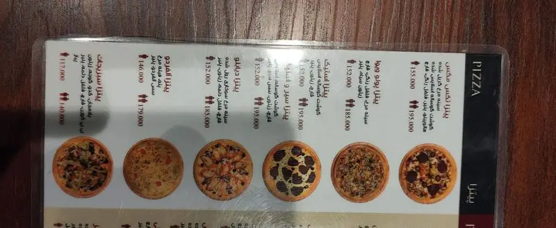 تصویر منو پیتزای رستوران ایتالیایی مریخ با انواع پیتزاهای خوشمزه مانند سبزیجات، مخلوط، استیک، دیابلو و پولو ووآ.