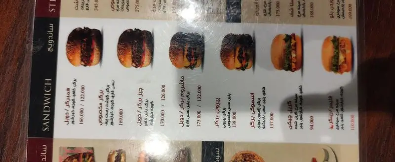 لیست منو کامل ساندویچ و انواع برگر خوشمزه شامل همبرگر، چیزبرگر، ماشروم و چیکن گریل همراه با قیمت‌ها در رستوران ایتالیایی مریخ.