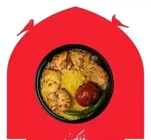 وعده چلو جوجه کباب لذیذ روحی اکسپرس جمهوری شامل مرغ کبابی، برنج زعفرانی، گوجه و فلفل، در ظرفی با طرح سنتی قرمز.