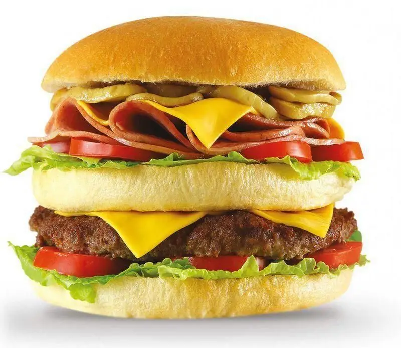 همبرگر بزرگ و چندلایه عطاویچ مرزداران با گوشت، پنیر، کاهو، گوجه، ژامبون و خیارشور. مناسب برای سفارش آنلاین.