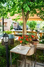 تصویر 1 - کافه‌حیات هزار افسانْ