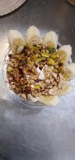 تصویر 1 - بستنی و آبمیوه فروشی آوازه شهر