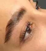 لیفت و لمینت ابرو و مژه طبیعی و پرپشت در سالن زیبایی همتا. حالت دهی چشم ها با جدیدترین متدها برای ظاهری خیره کننده.
