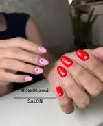 استایل ناخن‌های زیبا با طرح قلب صورتی و قرمز در سالن شیوا، انتخابی شیک و خاص برای درخشش دستان شما.