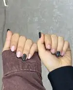 دیزاین ناخن فرنچ با اکلیل مشکی، ناخن‌های شیک و مدرن برای سالن تخصصی ناخن زهرا نریمان.