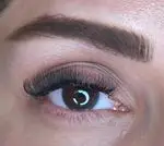 نمونه‌کاری چشم‌نواز از کاشت مژه والیوم و اکستنشن مژه طبیعی و باکیفیت توسط متخصصین فاموژه، بهترین خدمات تخصصی زیبایی چشم و ابرو.