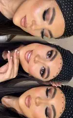 میکاپ و گریم حرفه‌ای صورت با سایه چشم دودی، مژه‌های پرپشت و رژ لب نود در آرایشگاه مونا یزدانی شعبه گیشا.