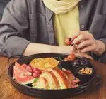 تصویر 4 - کافه سرای ارغوان