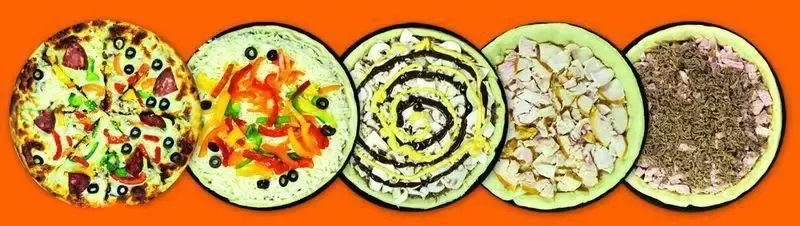 تصویری از پنج مدل پیتزا ارگانیک شامل پیتزا پپرونی، سبزیجات، مرغ و گوشت با تاپینگ‌های متنوع و مواد اولیه تازه و سالم