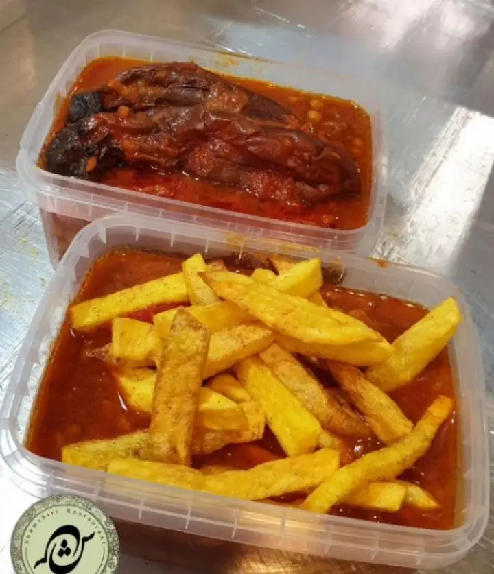 سفارشات آماده رستوران شمشیری شامل خورشت بادمجان و خورشت سیب‌زمینی. غذاهای خانگی با کیفیت عالی و بسته‌بندی مناسب.