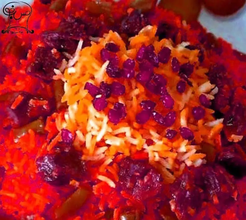 پلوی مجلسی و خوش‌طعم تهیه غذا حس خوب با زرشک فراوان و خلال هویج زعفرانی. بهترین انتخاب برای سفارش آنلاین غذای ایرانی باکیفیت.