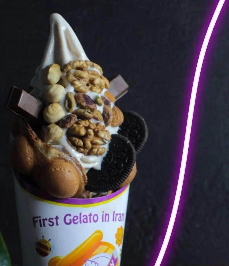 ژلاتو بستنی مکلی نیروهوایی با روکش مغزهای تازه، شکلات، اورئو و وافل؛ اولین ژلاتو در ایران برای تجربه طعمی لذیذ.