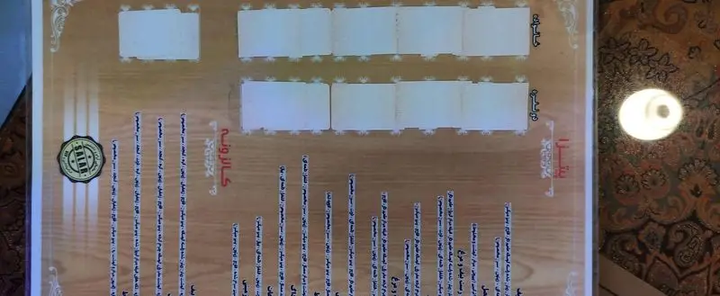 تصویر واضح از منوی کافه رستوران سالار، ارائه دهنده جزئیات انواع پیتزا، کالزونه و سایر غذاها همراه با قیمت‌ها و توضیحات کامل برای مشتریان.