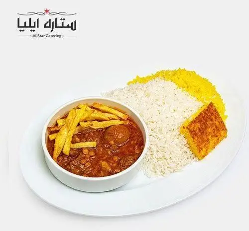 غذای خوشمزه و باکیفیت خورشت قیمه سیب زمینی، برنج ایرانی سفید و زعفرانی به همراه ته دیگ طلایی از تهیه غذای ستاره ایلیا.