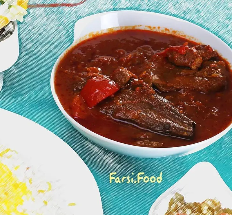 خورشت بادمجان لذیذ تهیه غذای فارسی با گوشت و پلو زعفرانی، غذای محبوب ایرانی برای سفارش آنلاین و پذیرایی مجالس.