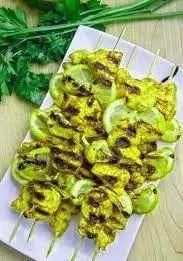 جوجه کباب لیمویی گریل شده با تکه‌های لیمو تازه از تهیه غذا رادان. بهترین انتخاب برای سفارش آنلاین غذای خانگی و شرکتی.