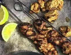چلو کباب لقمه، چلو کباب کوبیده، جوجه کباب و غذاهای سنتی ایرانی با بهترین کیفیت از تهیه غذا رادان. طعم بی‌نظیر و تازه.