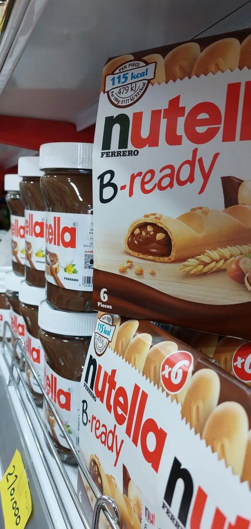 فروشگاه اتاق شکلات: قفسه‌های نوتلا، شیشه‌های کرم کاکائو و Nutella B-ready (۱۱۵ کالری) با قیمت ۲۷۰,۰۰۰.