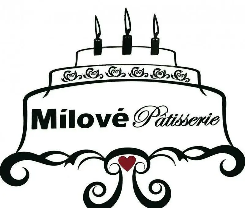 لوگو کسب و کار قنادی و شیرینی فروشی میلاوه پاتیسری، طراحی شده با کیک دو طبقه جشن و سه شمع روشن، همراه با تزئینات ظریف و قلب قرمز کوچک.