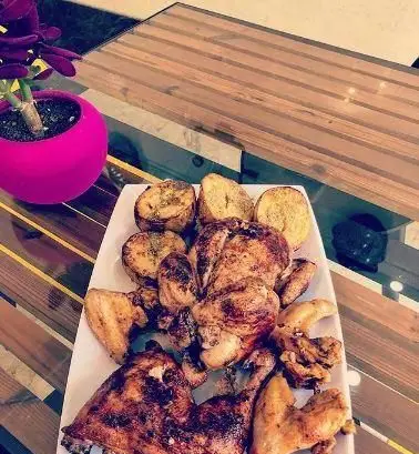 مرغ بریان و سیب‌زمینی طلایی فست فود کره، غذایی لذیذ و داغ برای سفارش آنلاین و حضوری با بهترین کیفیت در تهران.