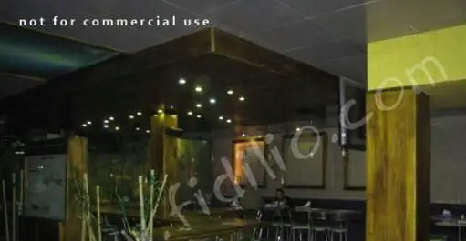 فضای داخلی مدرن و دلنشین فست فود باگت با دکوراسیون شیک، نورپردازی خاص و چیدمان مناسب میز و صندلی برای تجربه لذت‌بخش غذا.