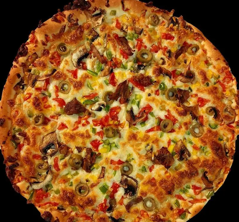 پیتزا علامت سؤال: پیتزای سبزیجات لذیذ و داغ با قارچ، زیتون، فلفل دلمه‌ای رنگی و پنیر فراوان. سفارش آنلاین از پیتزا علامت سؤال.